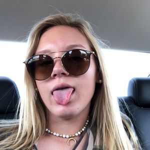 Meet your Posher, Whitney